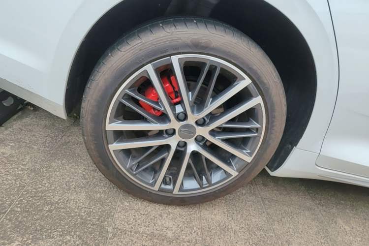 Used Geely Auto Preface 2021 Revised Version 2.0TD Luxury Edition Right Rear Wheel Hub