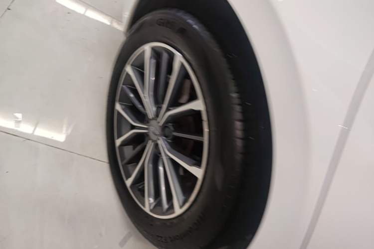 Used Geely Auto Preface 2021 2.0TD Luxury Version Right Rear Wheel Hub