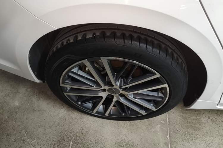 Used Geely Auto Preface 2021 2.0TD Luxury+ Version Right Rear Wheel Hub