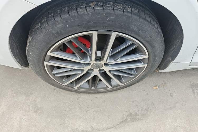 Used Geely Auto Preface 2021 2.0TD Flagship Edition Right Rear Wheel Hub