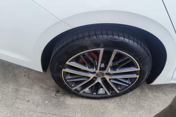 Used Geely Auto Preface 2021 2.0TD Luxury Version Right Rear Wheel Hub