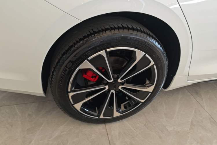 Used Geely Auto Preface 2021 2.0TD Space-Time Edition Hao Yue Right Rear Wheel Hub