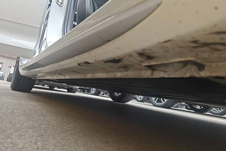 Used Geely Auto Preface 2021 2.0TD Luxury Version Right Side Sill