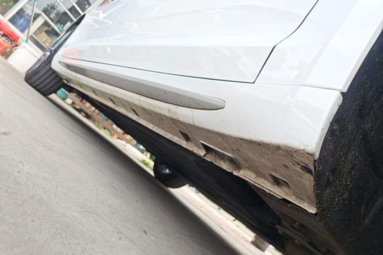 Used Geely Auto Preface 2021 Revised Version 2.0TD Luxury Edition Right Side Sill