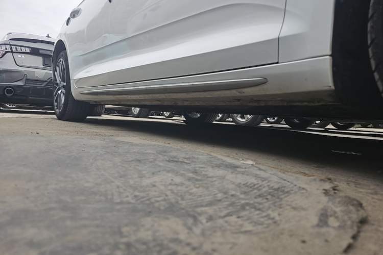 Used Geely Auto Preface 2021 2.0TD Luxury Version Right Side Sill