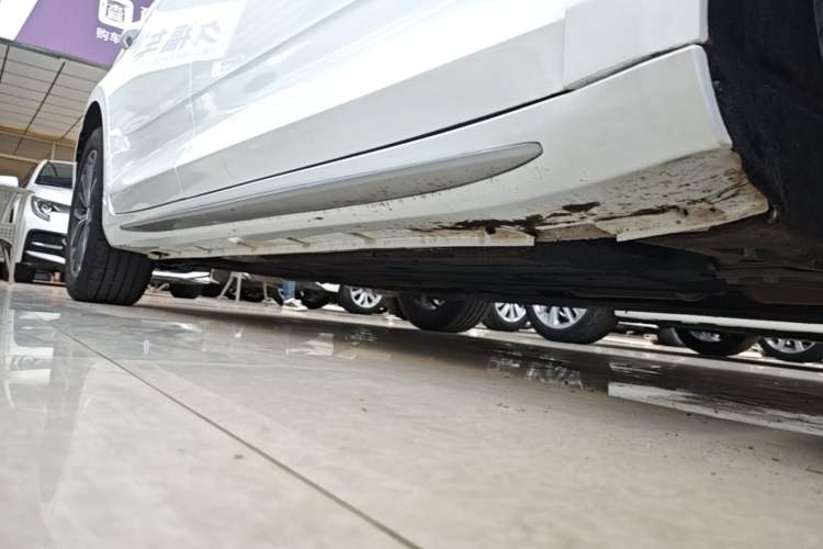 Used Geely Auto Preface 2021 2.0TD Luxury Version Right Side Sill