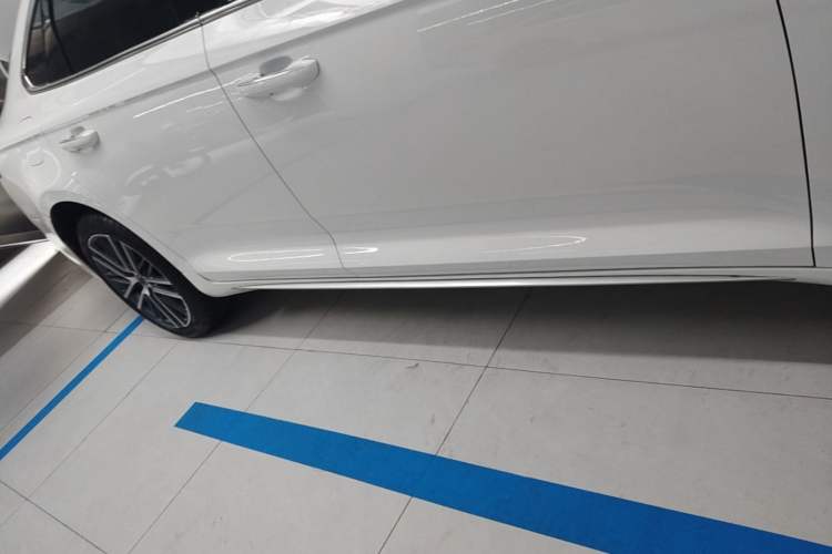 Used Geely Auto Preface 2021 2.0TD Luxury Version Right Side Sill