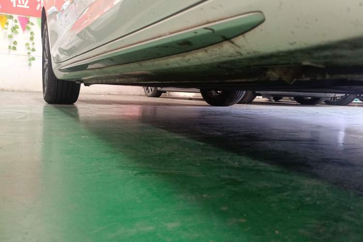 Used Geely Auto Preface 2021 2.0TD Luxury Version Right Side Sill