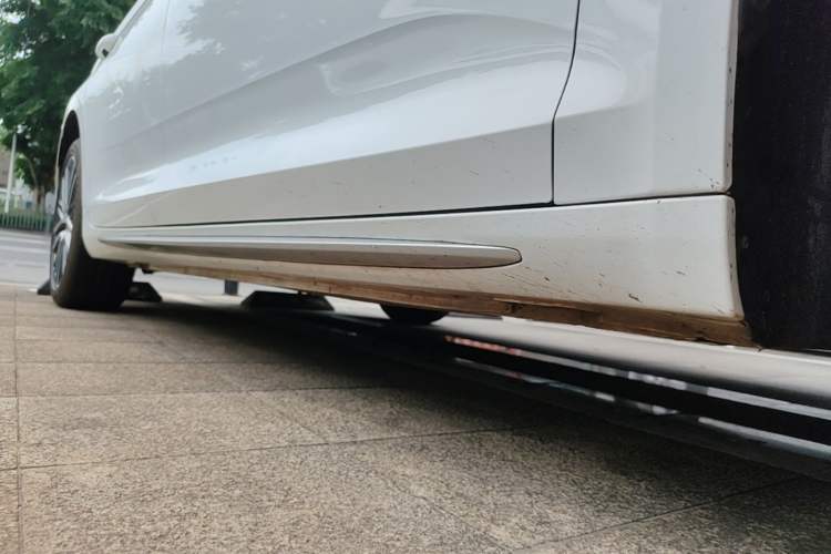 Used Geely Auto Preface 2021 Revised Version 2.0TD Luxury Edition Right Side Sill