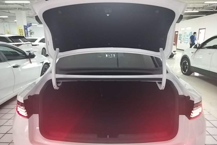Used Geely Auto Preface 2021 2.0TD Flagship Edition Trunk