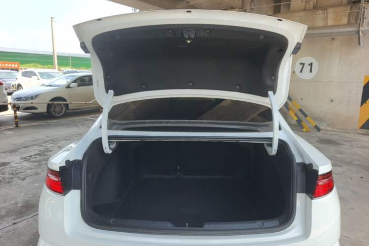 Used Geely Auto Preface 2021 2.0TD Luxury Version Trunk