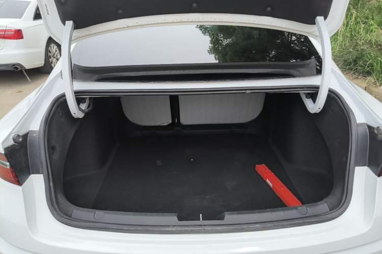 Used Geely Auto Preface 2021 Revised Version 2.0TD Luxury Edition Trunk