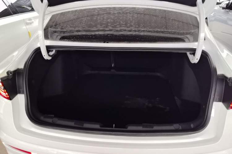 Used Geely Auto Preface 2021 2.0TD Luxury Version Trunk
