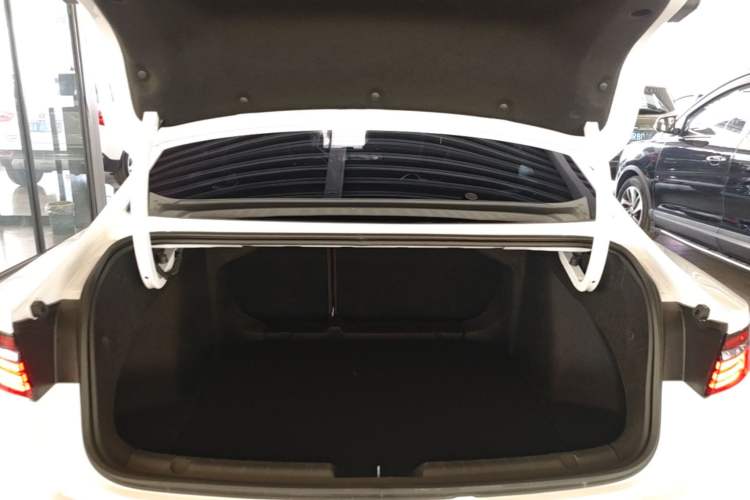 Used Geely Auto Preface 2021 Revised Version 2.0TD Luxury Edition Trunk