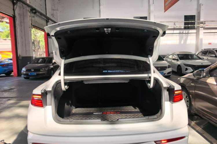 Used Geely Auto Preface 2021 2.0TD Luxury Version Trunk