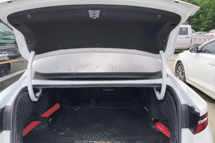 Used Geely Auto Preface 2021 Revised Version 2.0TD Luxury Edition Trunk