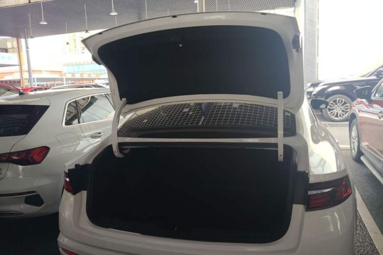 Used Geely Auto Preface 2021 Revised Version 2.0TD Luxury Edition Trunk