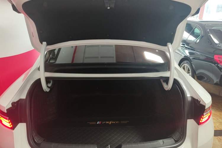 Used Geely Auto Preface 2021 Revised Version 2.0TD Luxury Edition Trunk