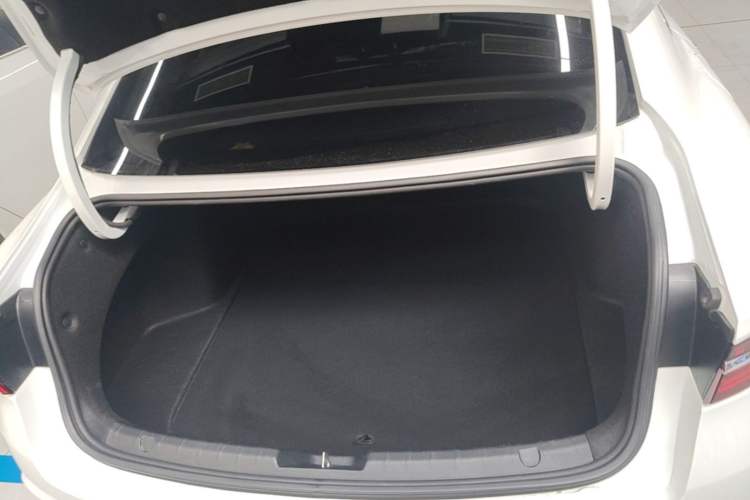 Used Geely Auto Preface 2021 2.0TD Luxury Version Trunk
