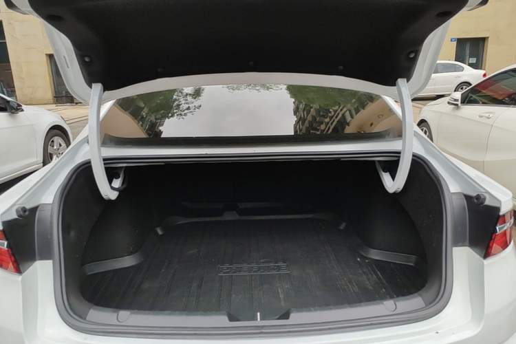 Used Geely Auto Preface 2021 Revised Version 2.0TD Luxury Edition Trunk