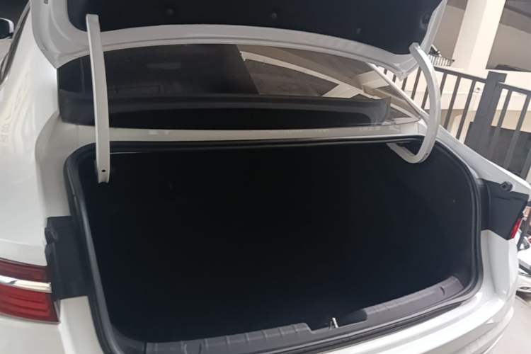 Used Geely Auto Preface 2021 Revised Version 2.0TD Luxury Edition Trunk