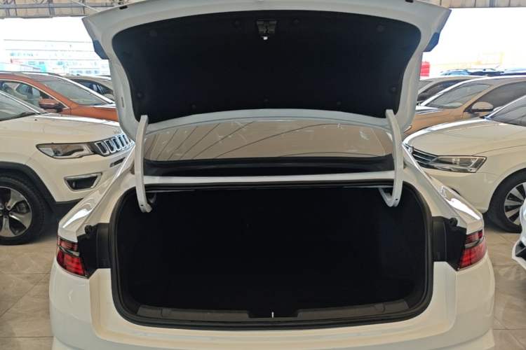 Used Geely Auto Preface 2021 2.0TD Space-Time Edition Hao Yue Trunk