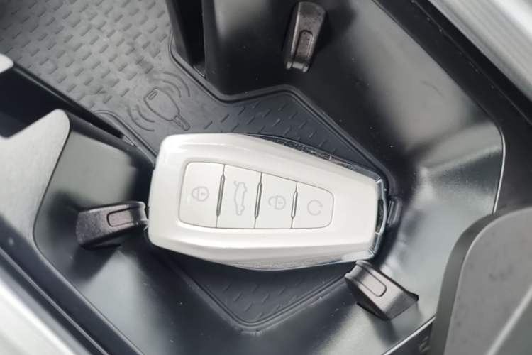 Used Geely Auto Preface 2021 Revised Version 2.0TD Luxury Edition Vehicle Key