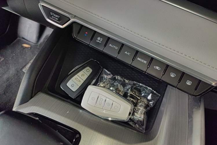 Used Geely Auto Preface 2021 Revised Version 2.0TD Luxury Edition Vehicle Key