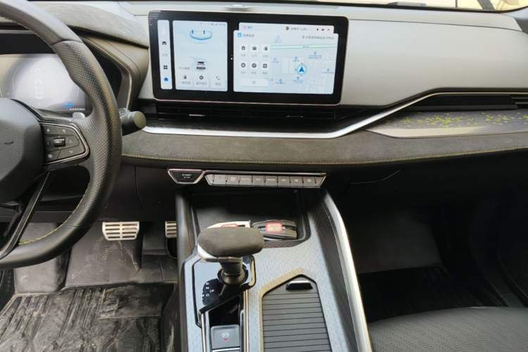 Used Geely Auto Preface 2023 2.0TD Space-Time Edition Audio And AC Panel