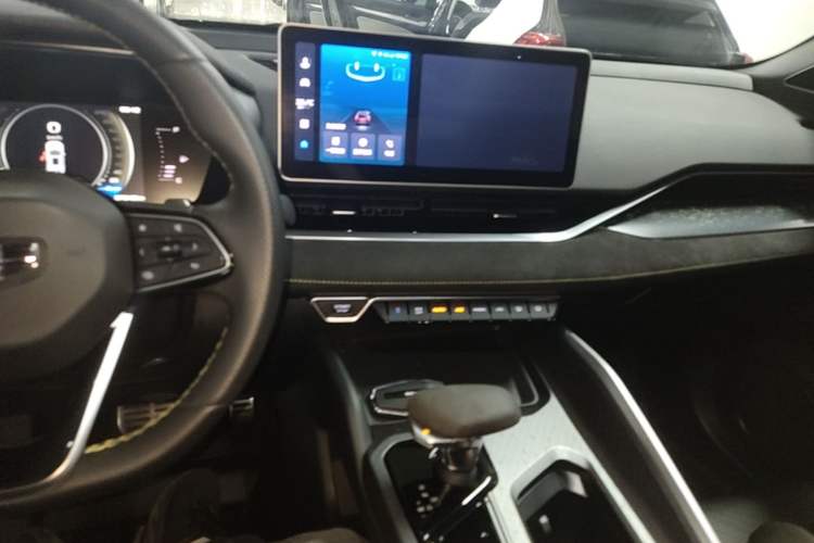 Used Geely Auto Preface 2023 2.0TD Space-Time Edition Audio And AC Panel