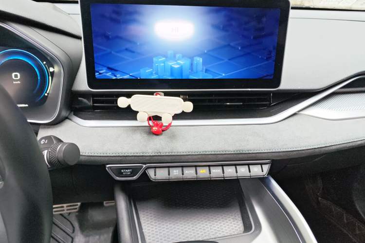 Used Geely Auto Preface 2023 2.0TD "Only This Verdant Green" Edition Audio And AC Panel