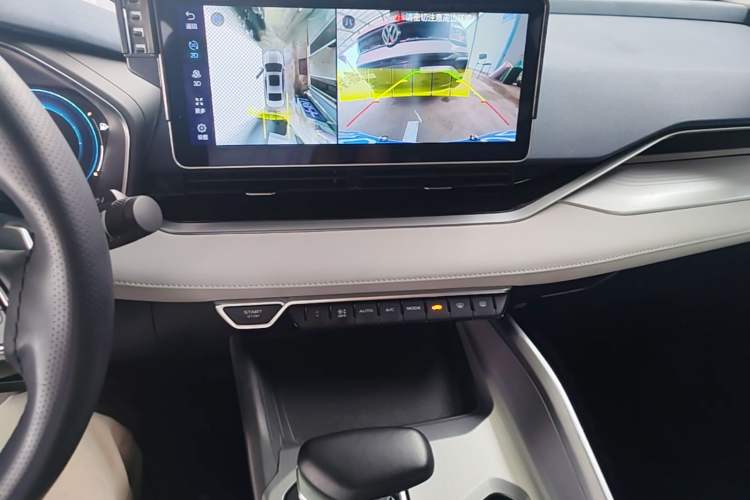 Used Geely Auto Preface 2023 2.0TD Prestige Version Audio And AC Panel