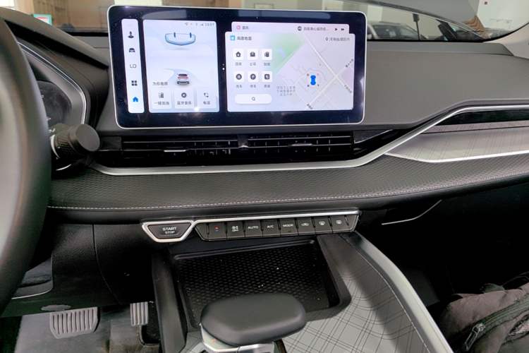 Used Geely Auto Preface 2023 2.0TD Luxury Version Audio And AC Panel