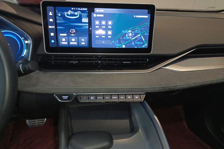 Used Geely Auto Preface 2023 2.0TD "Only This Verdant Green" Edition Audio And AC Panel