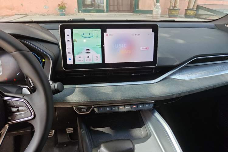 Used Geely Auto Preface 2023 2.0TD "Only This Verdant Green" Edition Audio And AC Panel