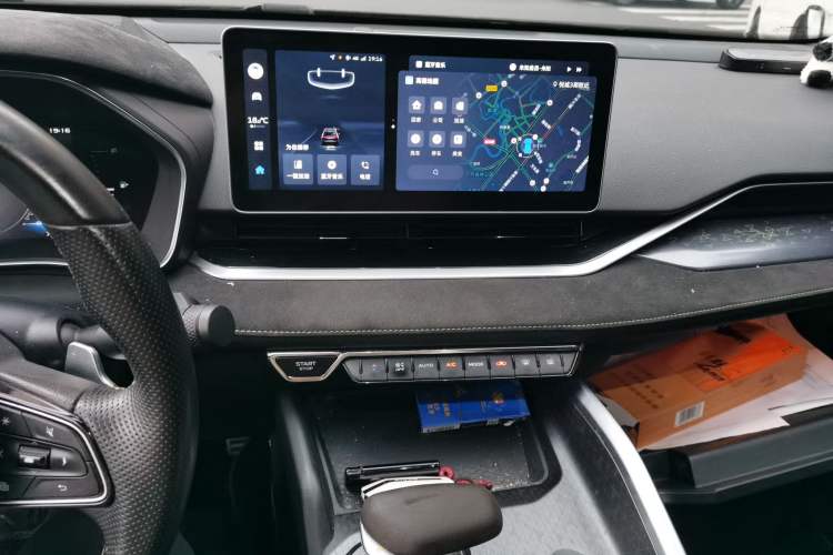 Used Geely Auto Preface 2023 2.0TD Space-Time Edition Audio And AC Panel