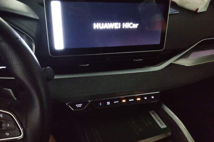 Used Geely Auto Preface 2023 2.0TD "Only This Verdant Green" Edition Audio And AC Panel