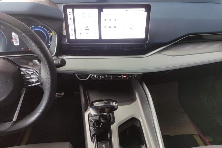 Used Geely Auto Preface 2023 2.0TD Prestige Version Audio And AC Panel