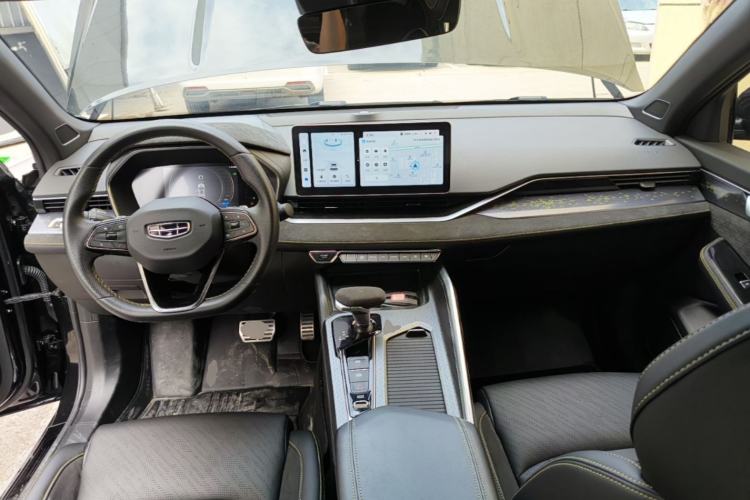 Used Geely Auto Preface 2023 2.0TD Space-Time Edition Center Console