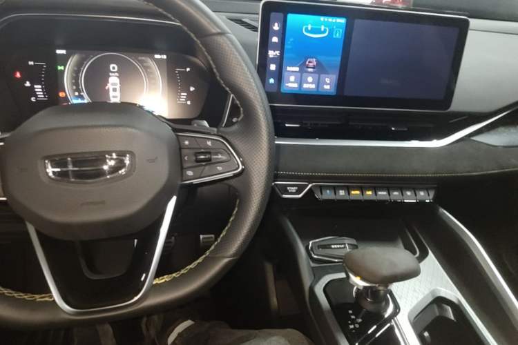 Used Geely Auto Preface 2023 2.0TD Space-Time Edition Center Console