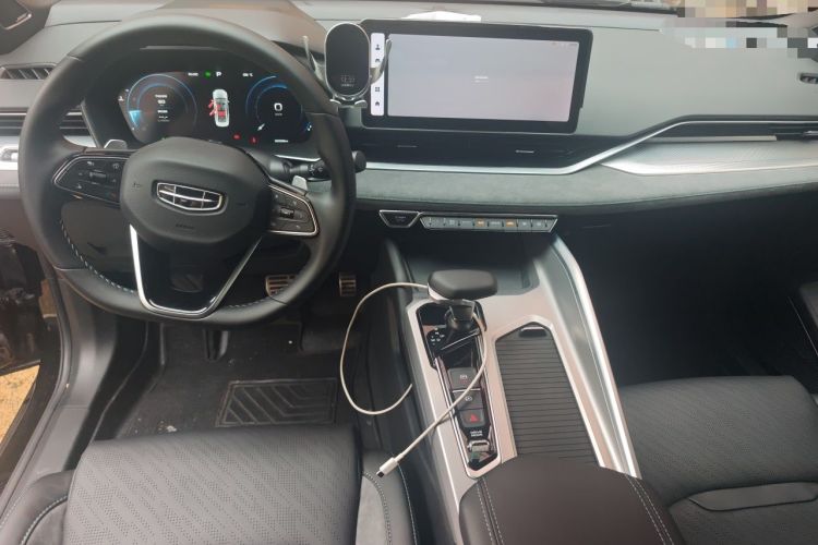 Used Geely Auto Preface 2023 2.0TD "Only This Verdant Green" Edition Center Console