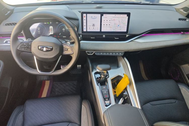 Used Geely Auto Preface 2023 2.0TD "Only This Verdant Green" Edition Center Console
