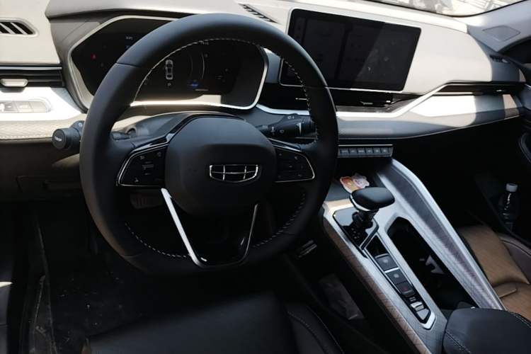 Used Geely Auto Preface 2023 2.0TD Luxury Version Center Console