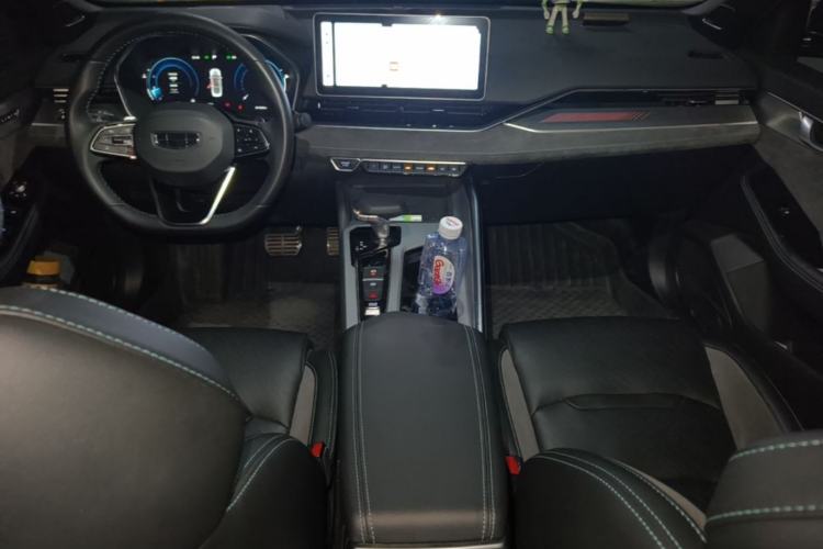 Used Geely Auto Preface 2023 2.0TD "Only This Verdant Green" Edition Center Console