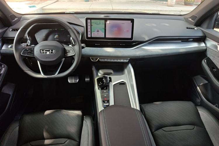 Used Geely Auto Preface 2023 2.0TD "Only This Verdant Green" Edition Center Console