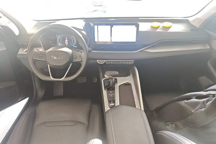 Used Geely Auto Preface 2023 2.0TD Luxury Version Center Console