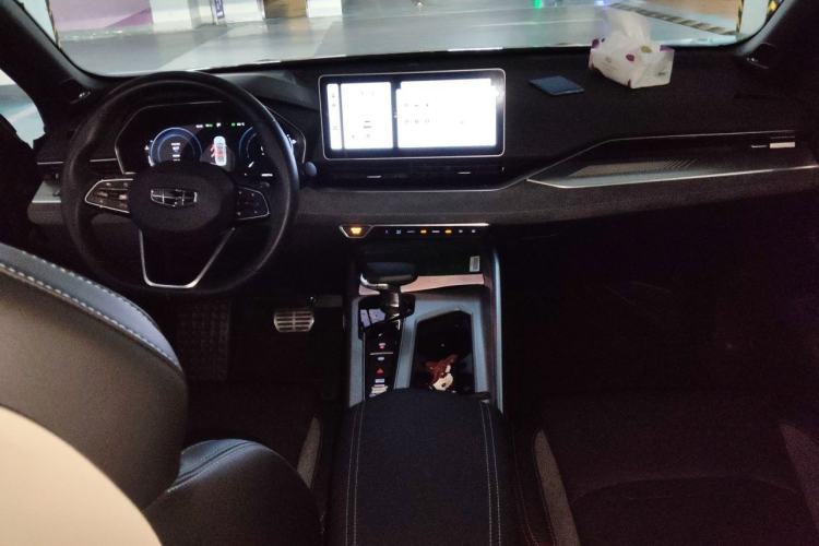 Used Geely Auto Preface 2023 2.0TD "Only This Verdant Green" Edition Center Console
