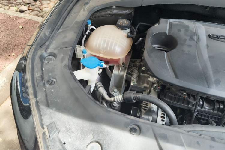 Used Geely Auto Preface 2023 1.5TD Fuyao Version Engine Bay Right