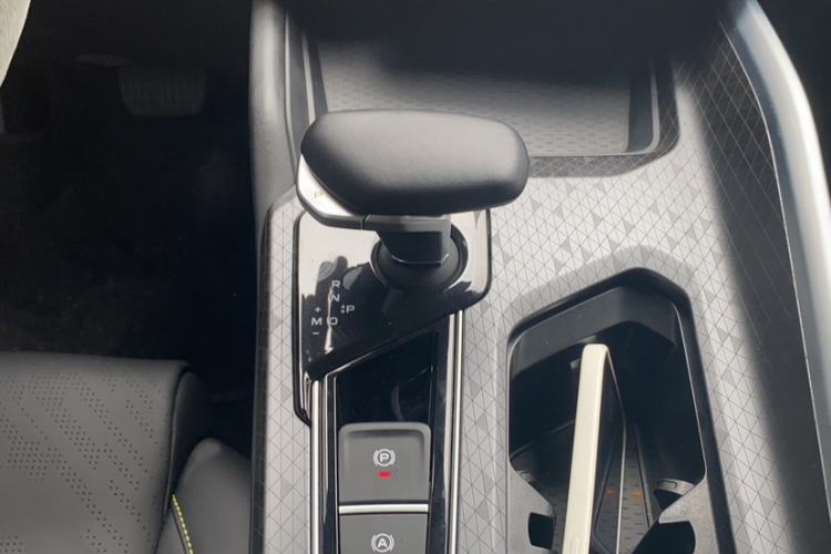 Used Geely Auto Preface 2023 1.5TD Kunlun Edition Gear Lever
