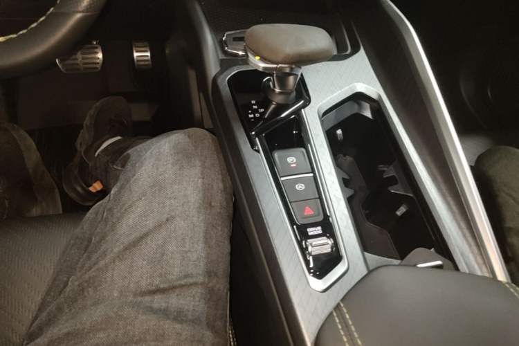 Used Geely Auto Preface 2023 2.0TD Space-Time Edition Gear Lever